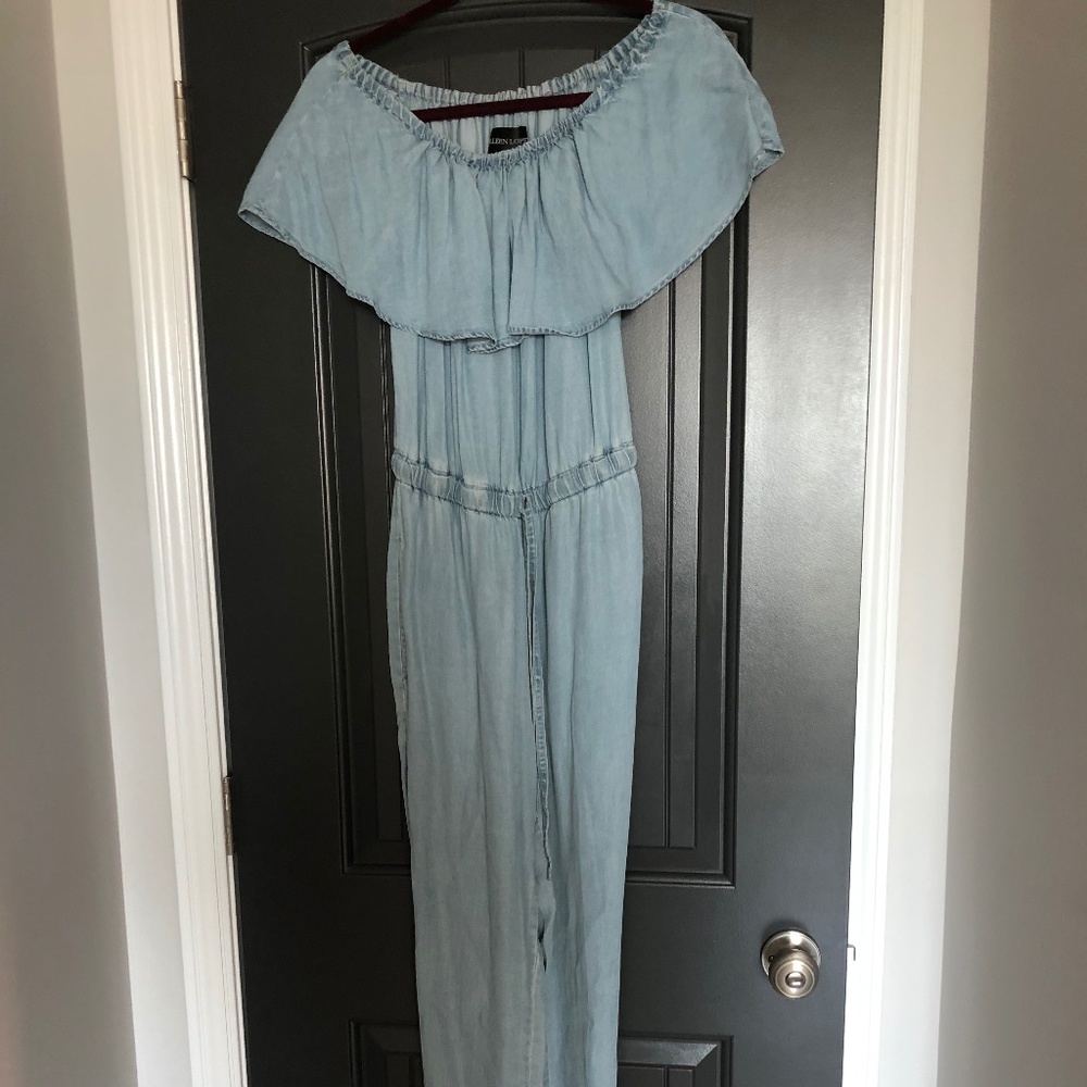 Off the shoulder pants suit